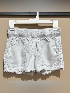 Women’s White Elastic-Waist Frayed Hem Shorts